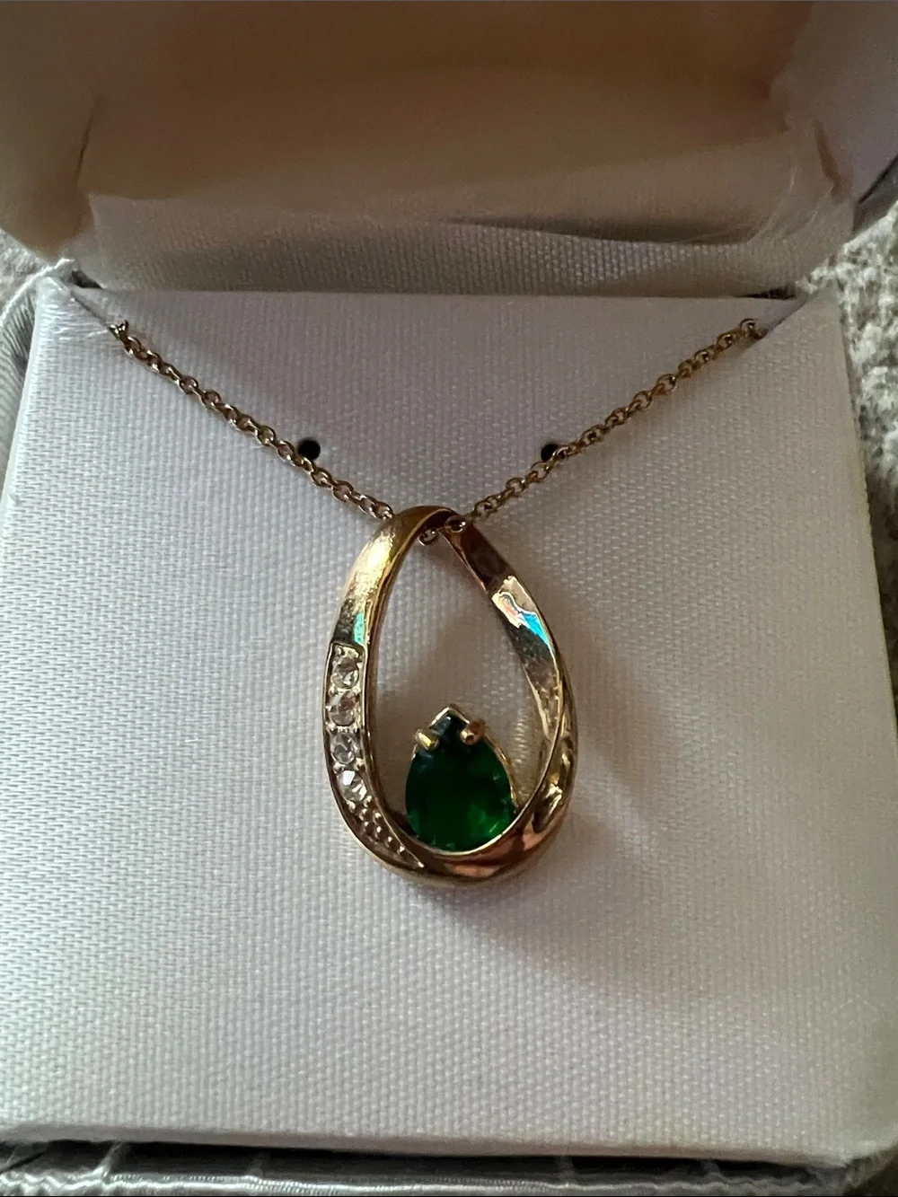 Vintage Roman Gold-Tone Pendant Necklace with Green Teardrop Stone